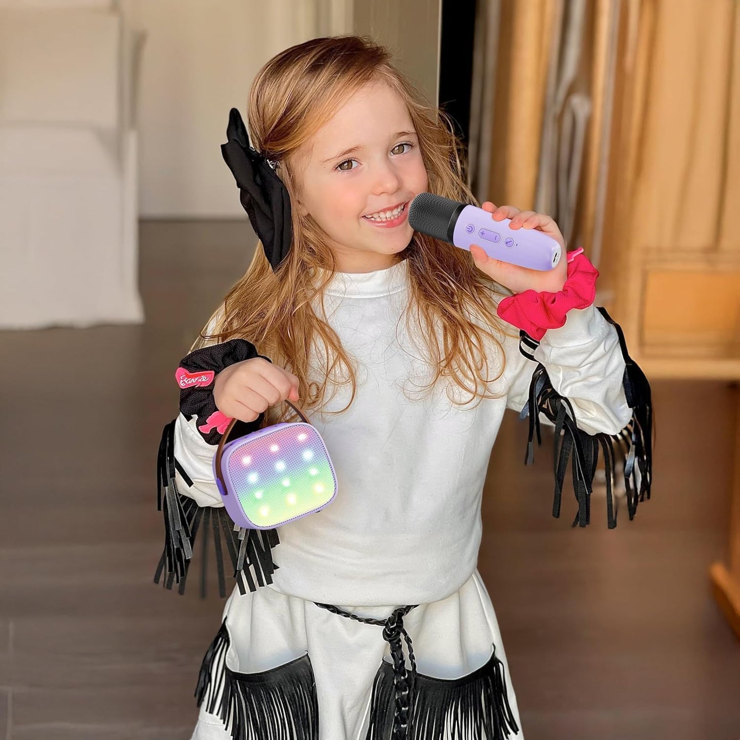 Avelena | Tragbare Mini Karaoke Maschine mit Bluetooth Lautsprecher & 2 Wireless Mikros – Veylo