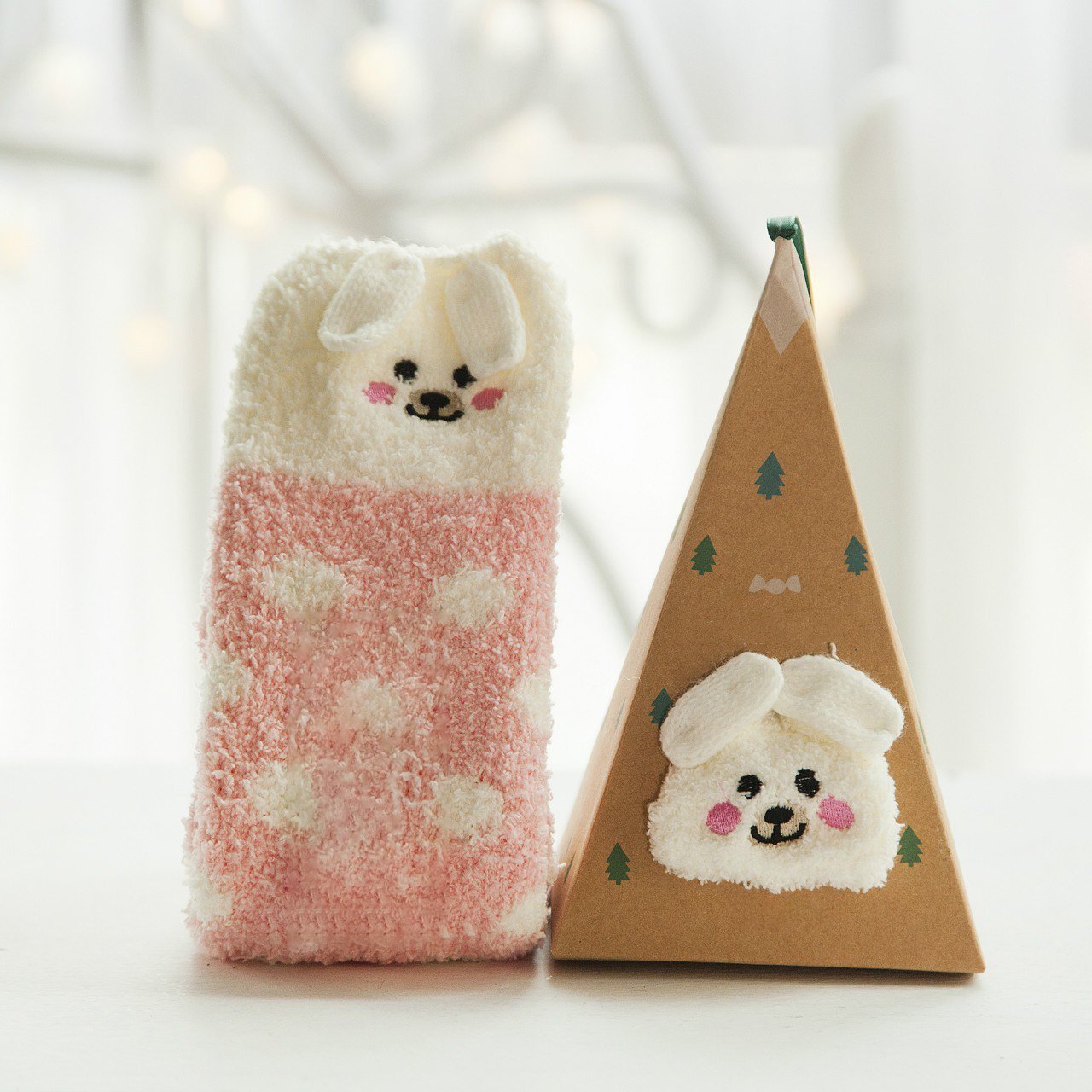 Avelena | Weihnachts-Socken im Geschenkbox-Design | Flauschige Haus- & Kuschelsocken | Universalgröße