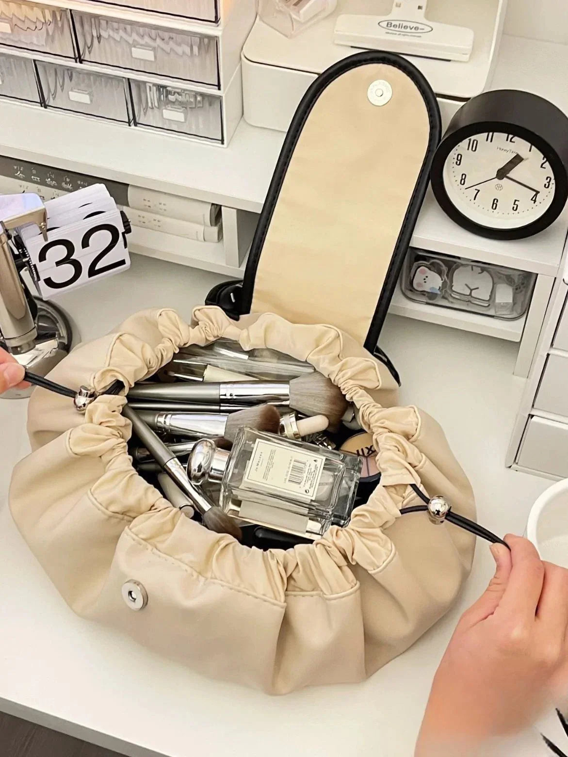 Avelena | Wasserdichte Kosmetik Tasche mit viel Stauraum