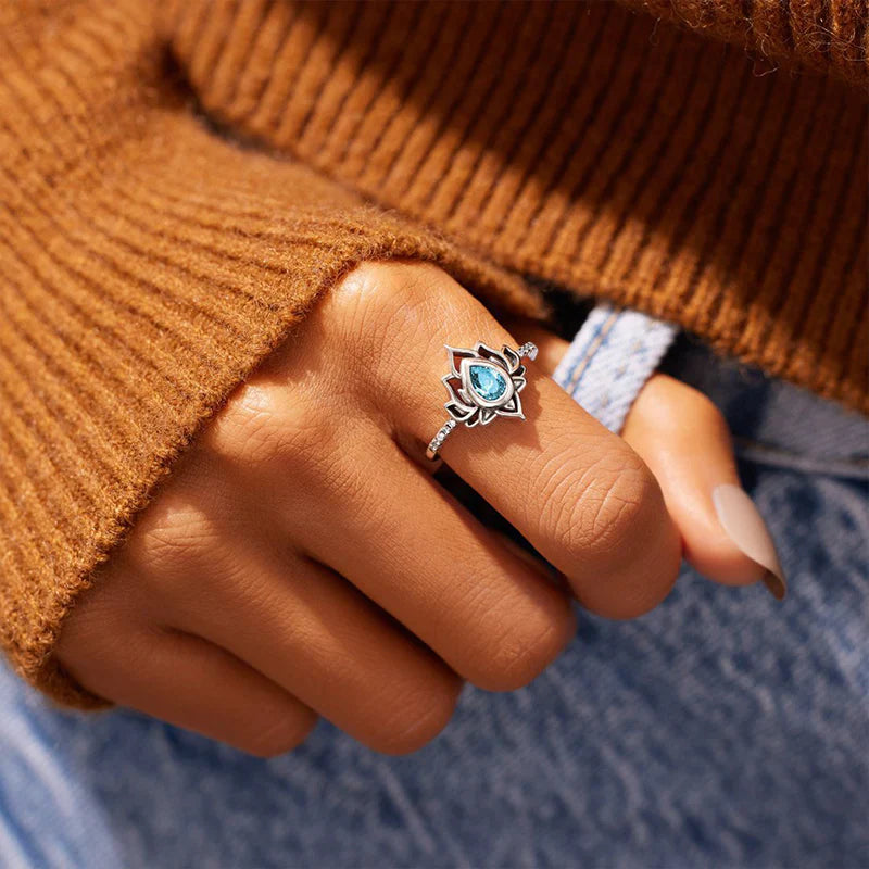 Avelena | Zierlicher Lotus-Ring