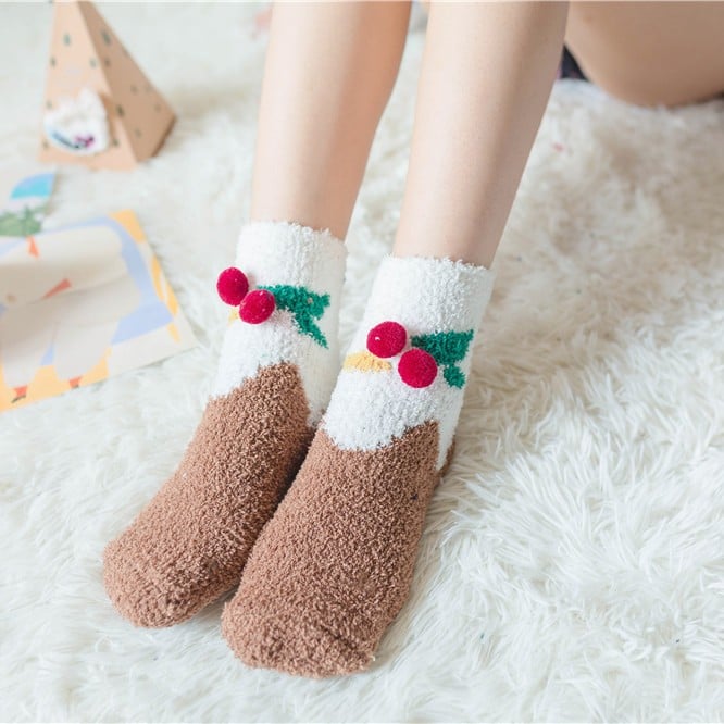 Avelena | Weihnachts-Socken im Geschenkbox-Design | Flauschige Haus- & Kuschelsocken | Universalgröße