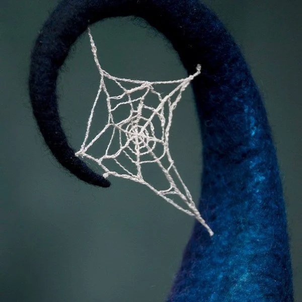 Avelena | Unisex Hexenhut für Halloween | Handgefertigt aus weichen Naturfasern | Verstellbare Größe | Atmungsaktiv