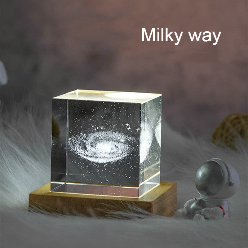 Avelena | 3D Galaxy Kristall Glas Würfel mit aufladbarem buntem Lichtbasis, für Geschenk & Wohnkultur