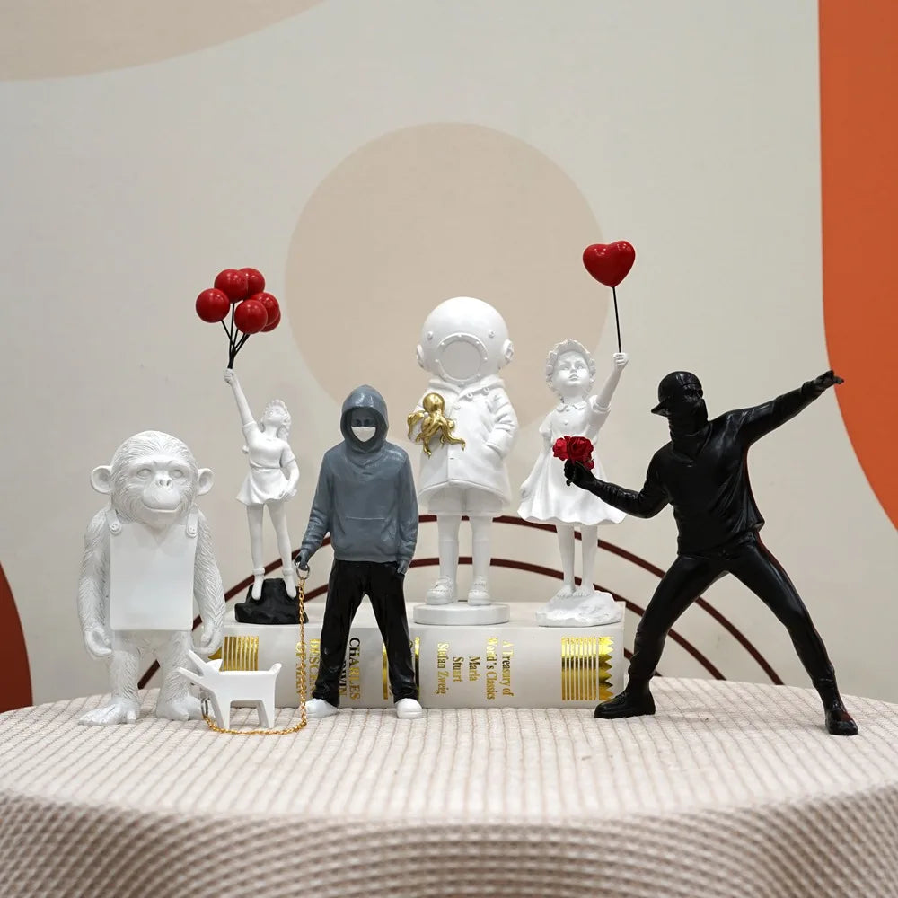Avelena | Artify Banksy Skulpturensammlung | Blume Werfer & Ballon Mädchen | Pop Art Figuren | Moderne Büro- & Heimdekoration