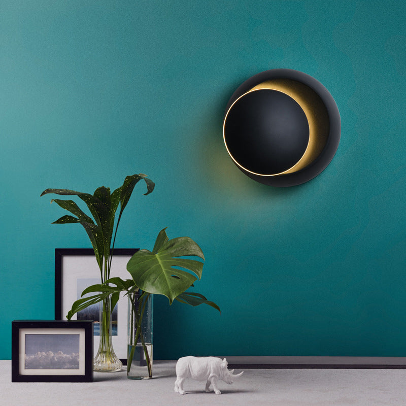 Avelena | Zeitgenössische nordische Eisenrunde Eclipse drehbare LED Wandleuchte für Nachttisch