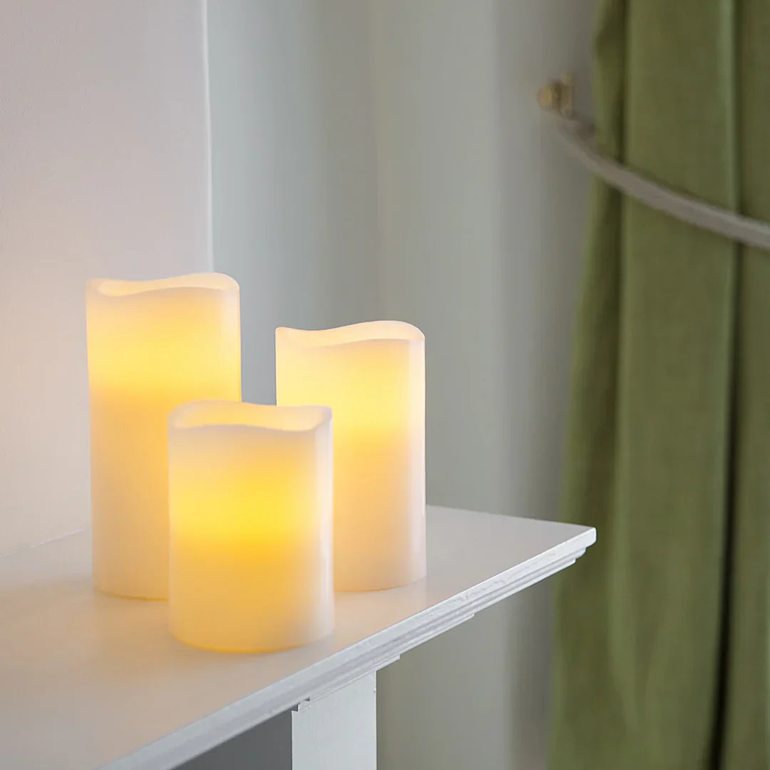 Avelena | Set mit 3 hohen flammenlosen Wachs-LED-Kerzen