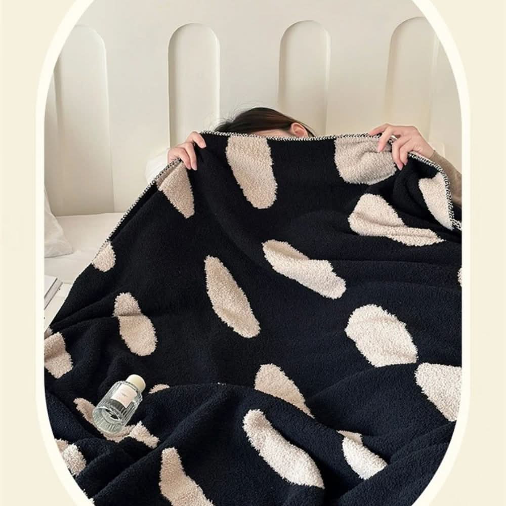 Avelena | Wendbare Polka-Dots-Fleece-Decke für Sofa und Bett