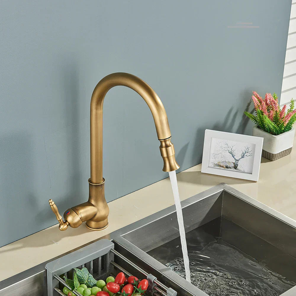 Avelena | VintageTap Antiks Messing Küchentechnik – Retro Stil Mischbatterie mit schwenkbarem Auslauf