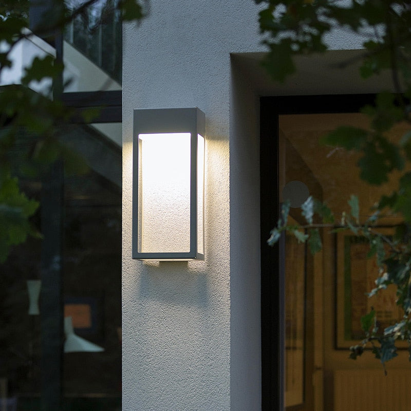 Avelena | SolarAura – Smarte Solar-Wandleuchte für den Garten
