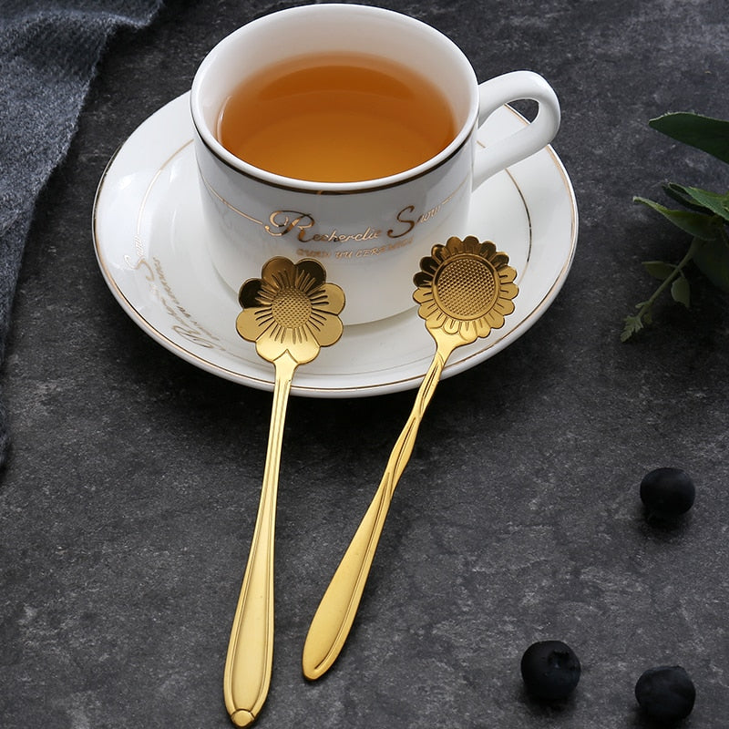 Avelena | 8-teiliges Teelöffelset aus Edelstahl mit Blumenmotiv