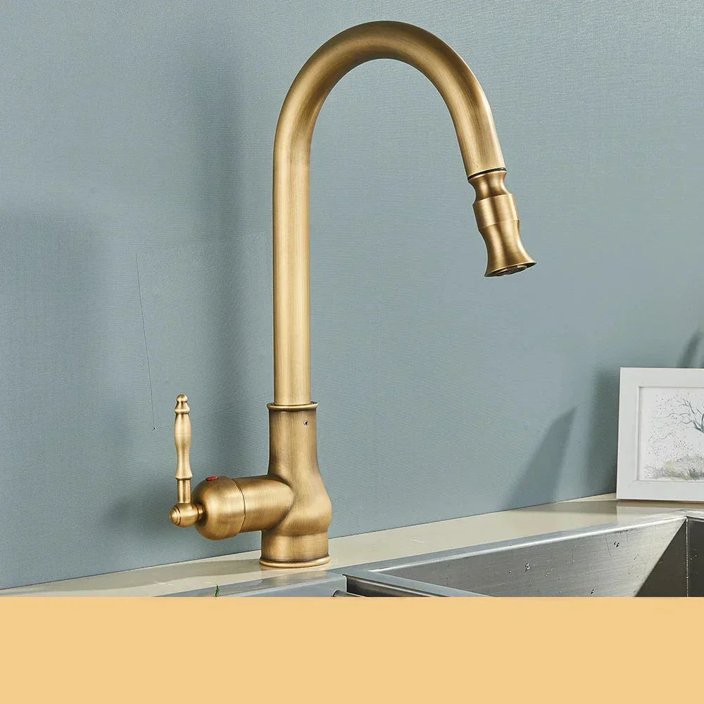 Avelena | VintageTap Antiks Messing Küchentechnik – Retro Stil Mischbatterie mit schwenkbarem Auslauf