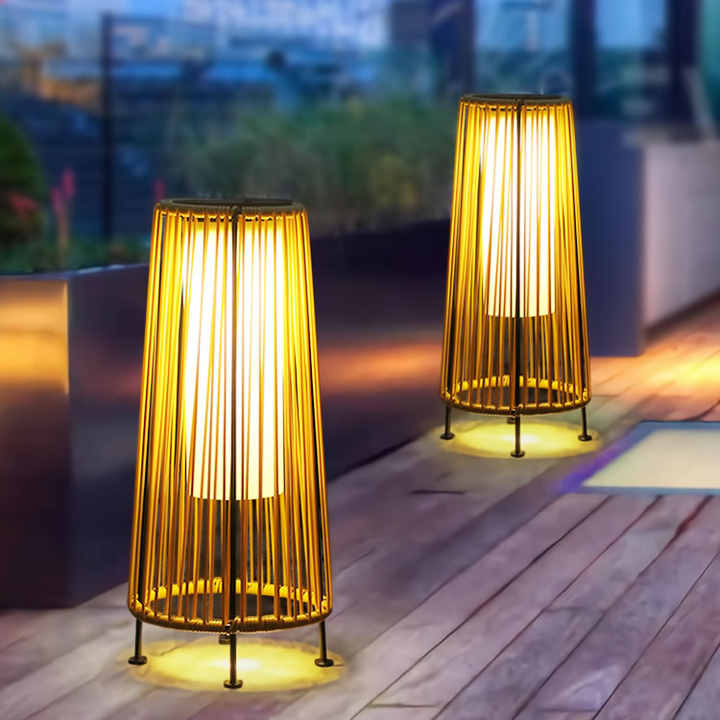Avelena | Solar LED Rattan-Laterne – Große Außenbeleuchtung im Oval-Design für Garten und Terrasse