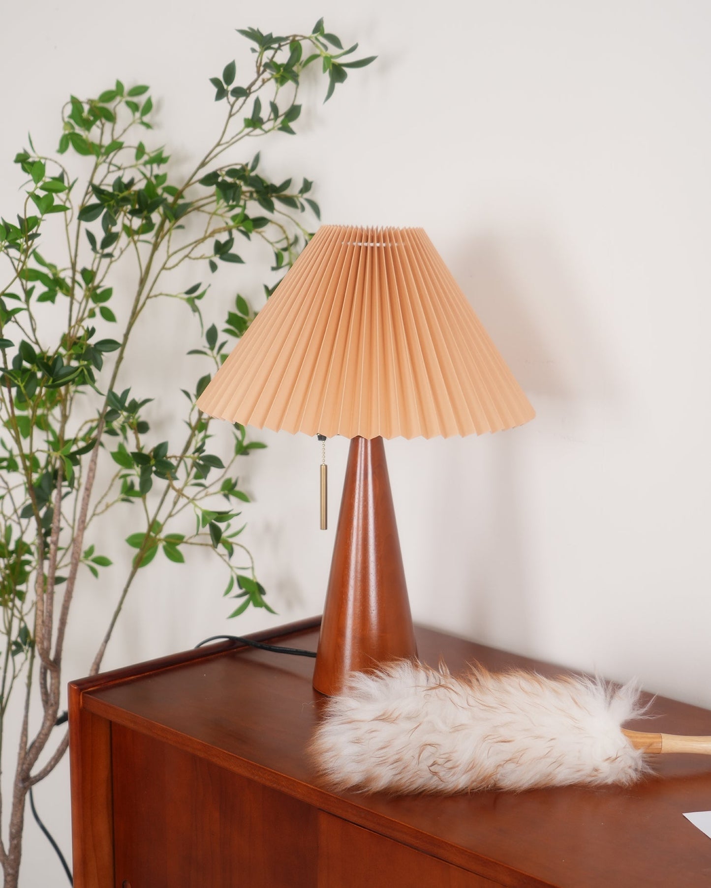 Avelena | AntiqueRadiance – Elegante Holz- und Metalltischlampe