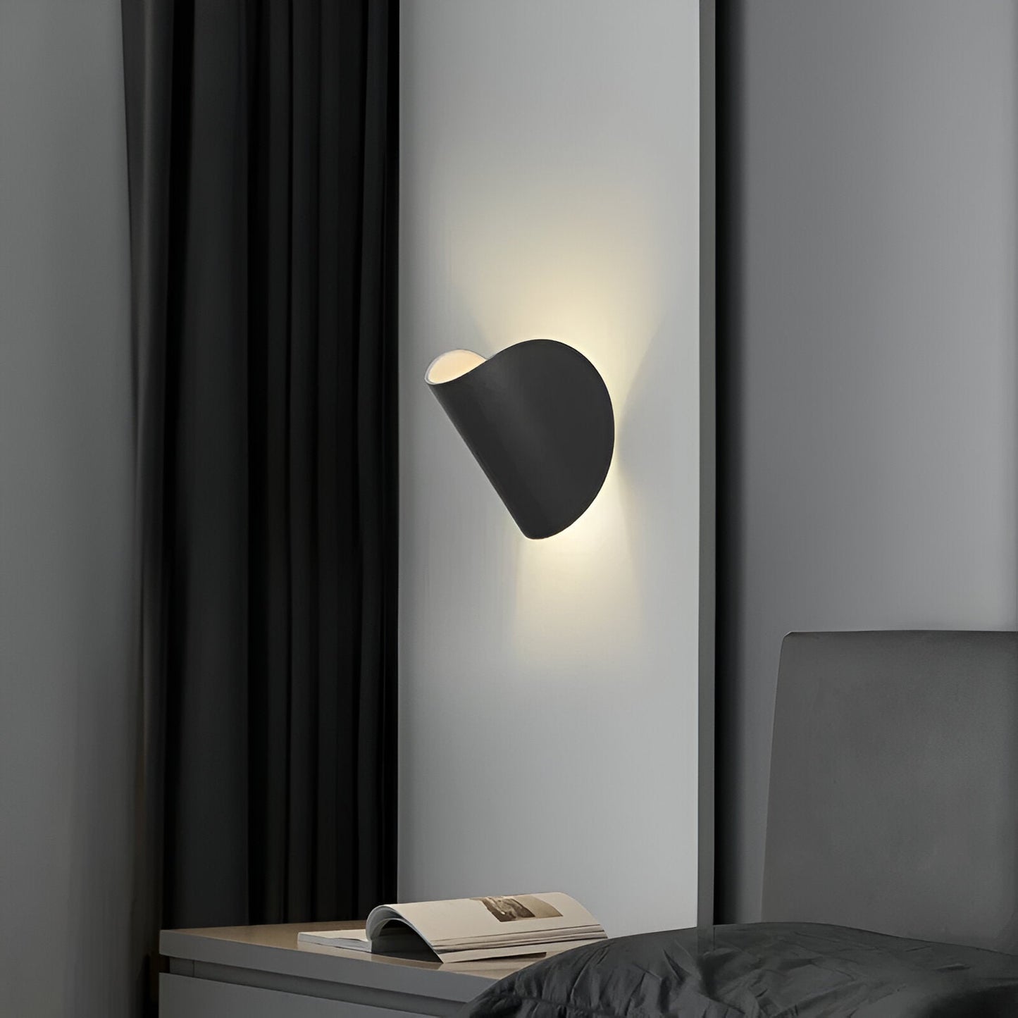 Avelena | Twist Wandlampe - Drehbare Wandleuchte aus Metall - Curve Wandleuchter