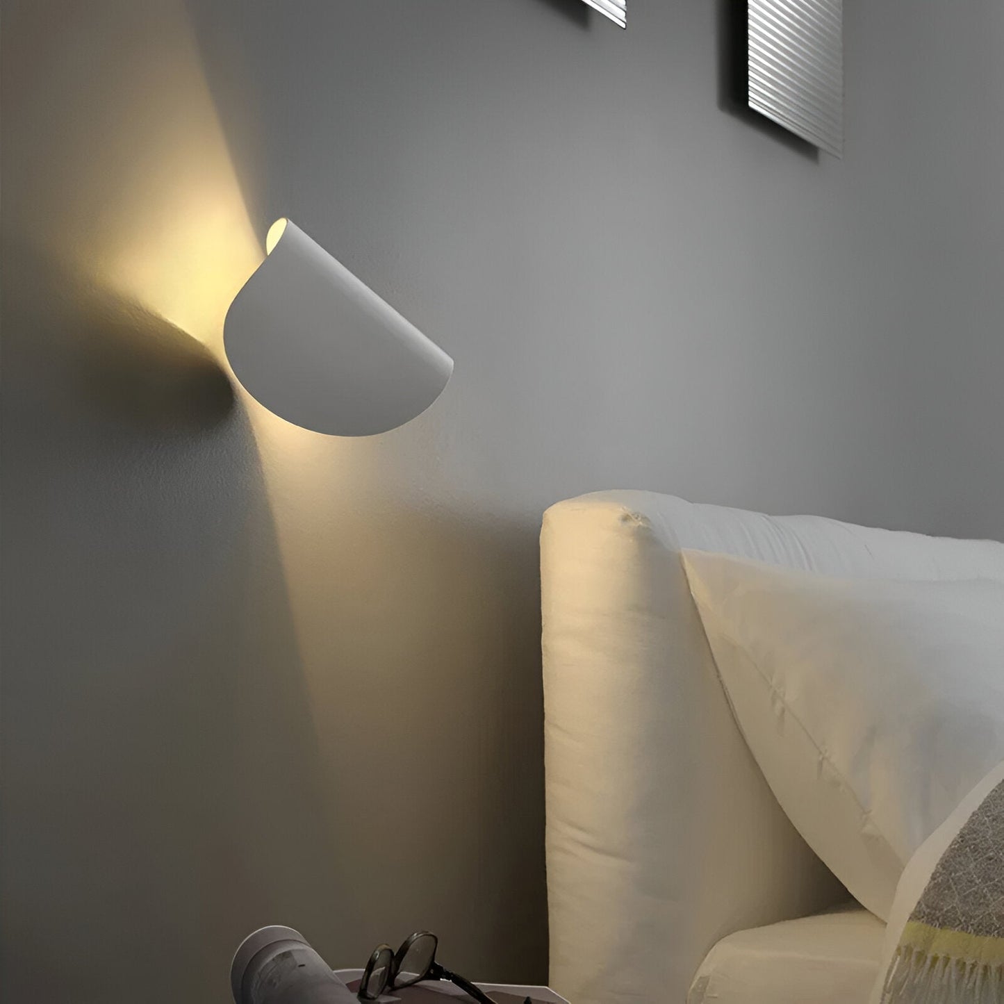 Avelena | Twist Wandlampe - Drehbare Wandleuchte aus Metall - Curve Wandleuchter
