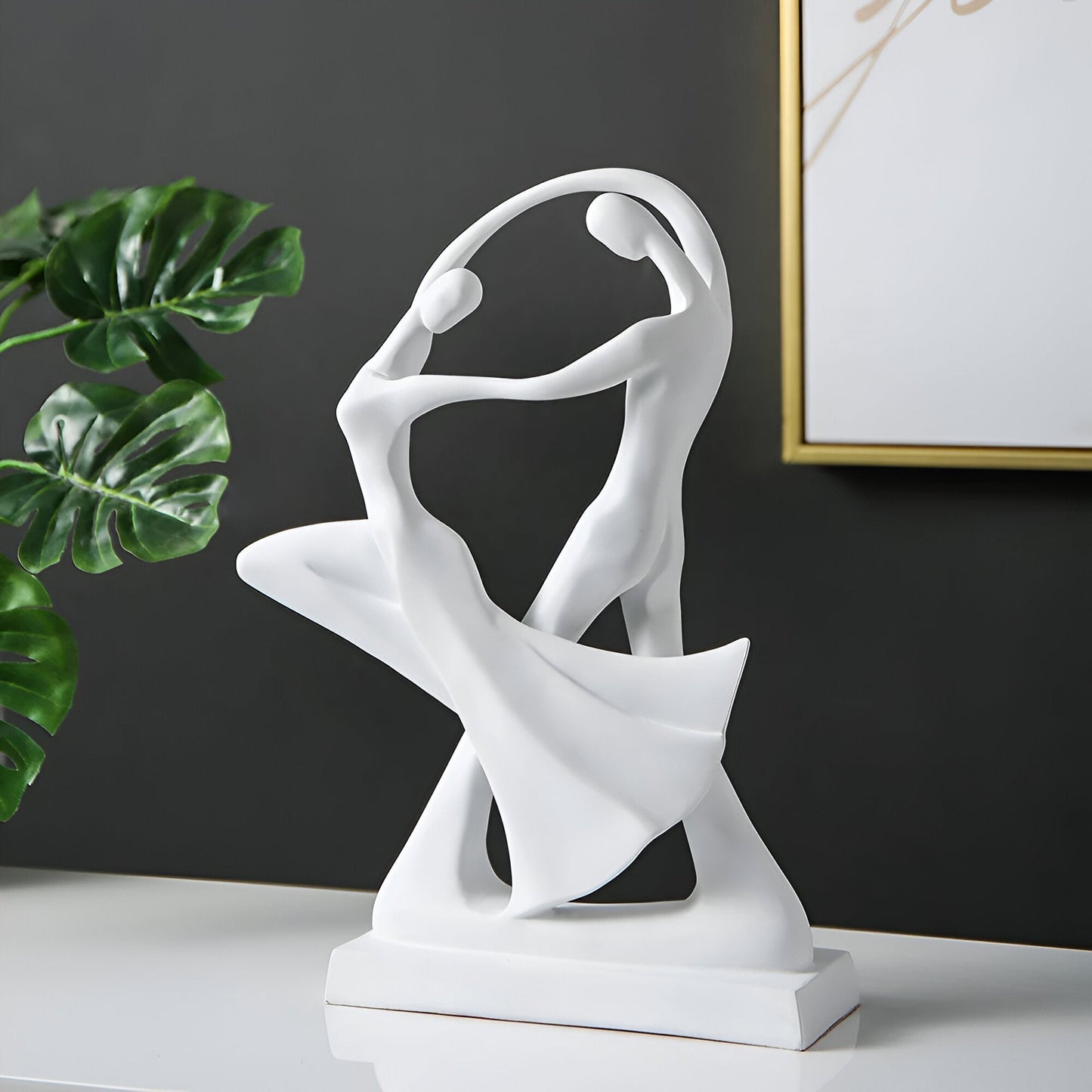 Avelena | SwayDuo | Moderne tanzende Harzskulptur