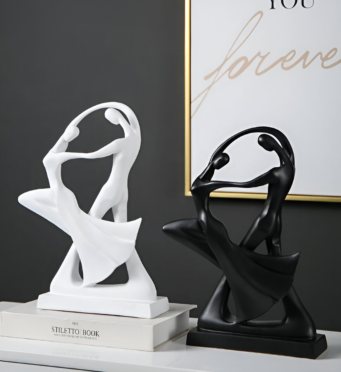 Avelena | SwayDuo | Moderne tanzende Harzskulptur