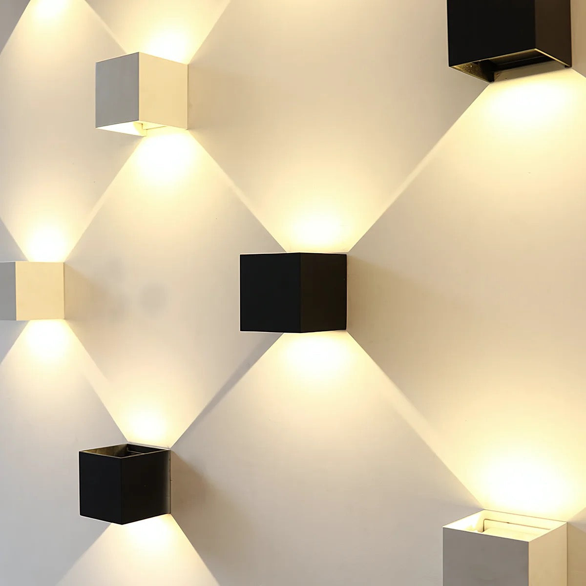 Avelena | VellaGlow™ | Luxuriöse Wandleuchte mit Bewegungssensor