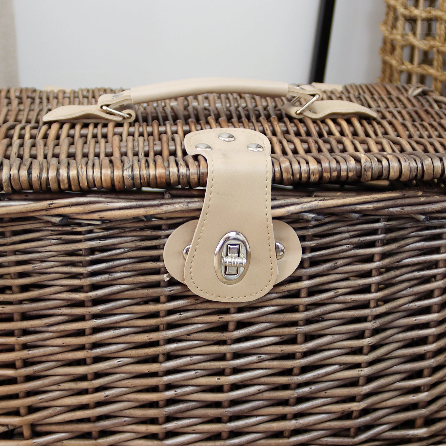 Avelena | Antique Wash Wicker Chest Hamper