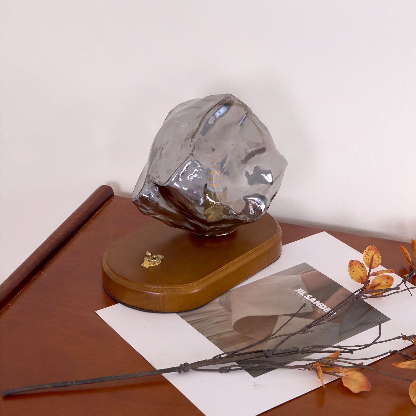 Avelena | RusticLume – Amber Glas und Holz Tischlampe