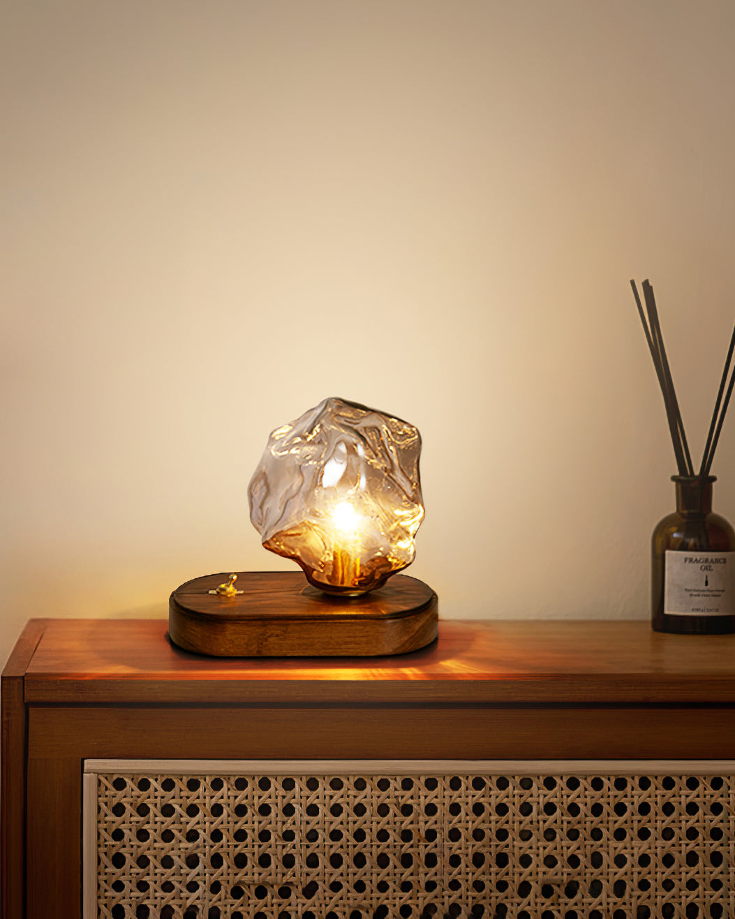 Avelena | RusticLume – Amber Glas und Holz Tischlampe