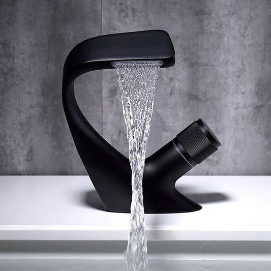 Avelena | AQUACASCADE Waschbeckenarmatur – Moderner Wasserfall Badezimmermischer aus massivem Messing
