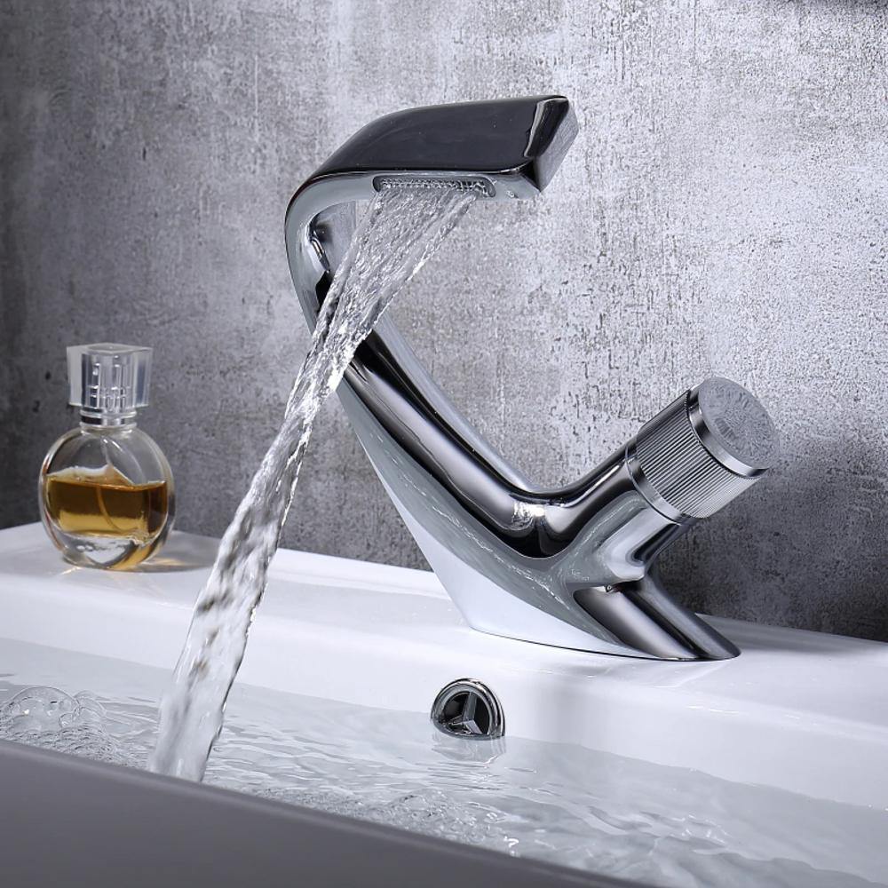Avelena | AQUACASCADE Waschbeckenarmatur – Moderner Wasserfall Badezimmermischer aus massivem Messing