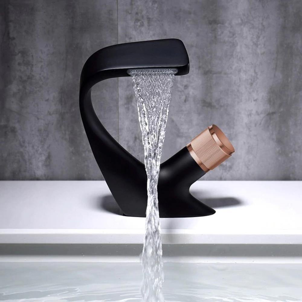 Avelena | AQUACASCADE Waschbeckenarmatur – Moderner Wasserfall Badezimmermischer aus massivem Messing