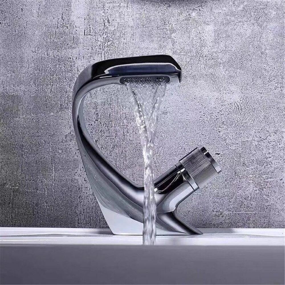 Avelena | AQUACASCADE Waschbeckenarmatur – Moderner Wasserfall Badezimmermischer aus massivem Messing
