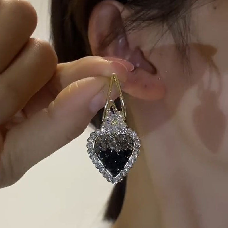 Avelena | Super Sparkle Vintage Zirkonia Herz Stecker Ohrringe