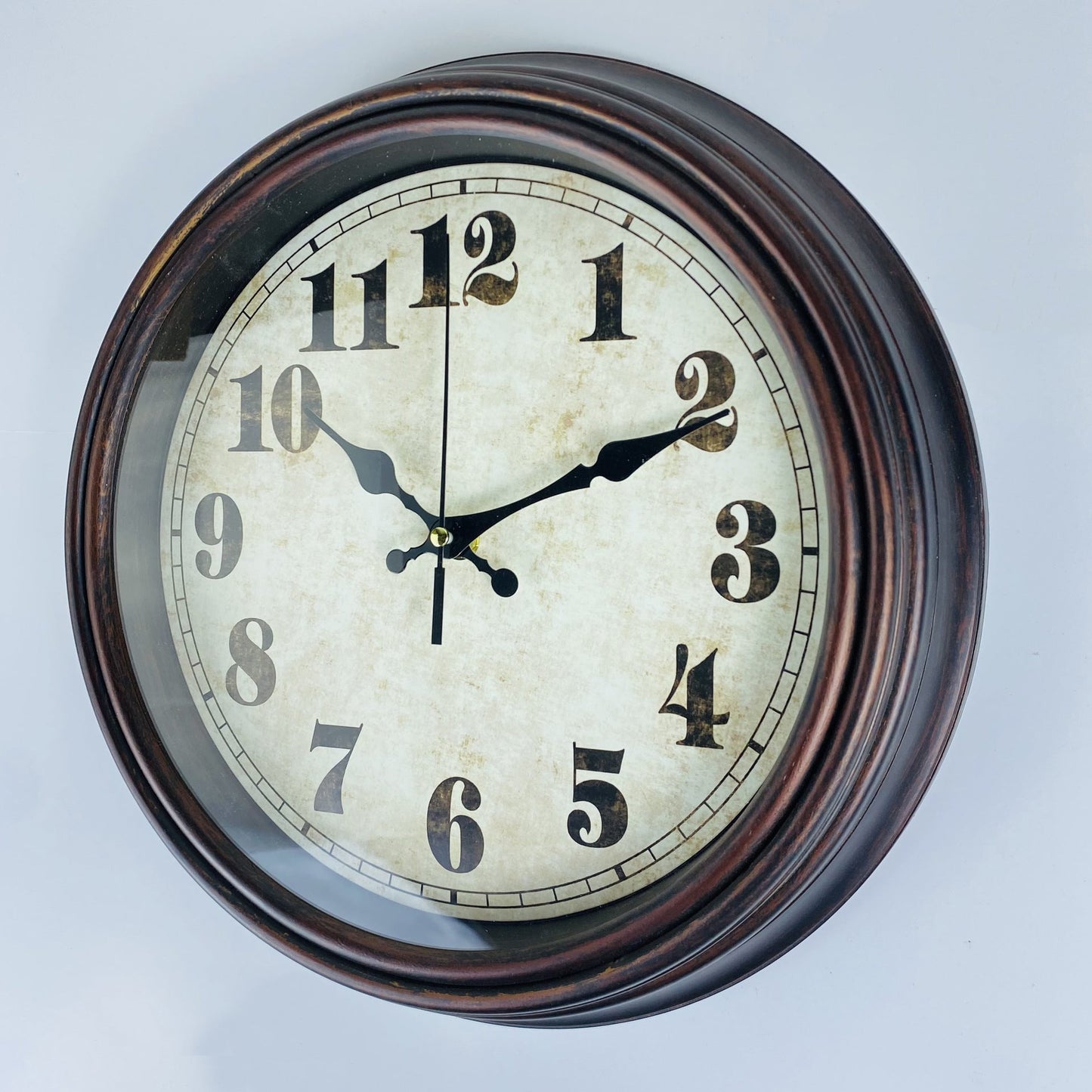 Avelena | WoodEra - Zeitlose braune Wanduhr