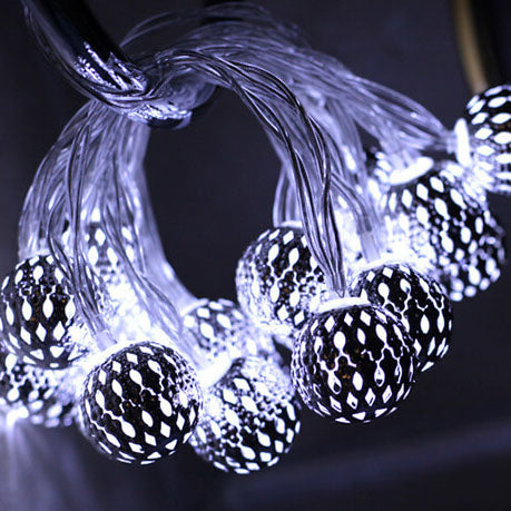 Avelena | Solar-Lichterkette Marokkanische Kugel Bunte LED Weihnachtslichter Eisenkugeln Dekoration Außen Lichterkette