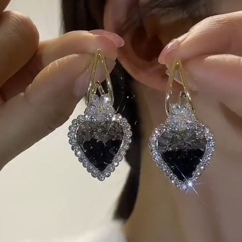 Avelena | Super Sparkle Vintage Zirkonia Herz Stecker Ohrringe