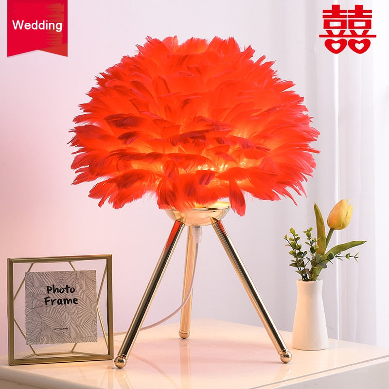 Avelena | Romantische Feder Tischlampe Moderne Nachttischlampe Wohnzimmer Kaffeehaus Dekoration Hochzeit Weihnachtsgeschenk Straußfeder Licht