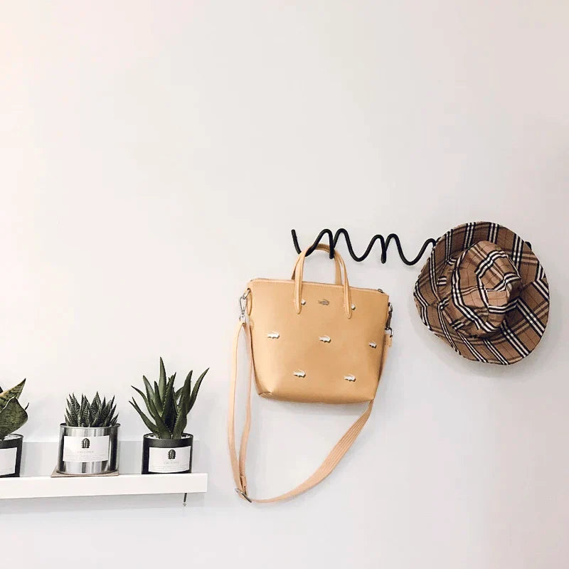 Avelena | Scribble Wall Garderobe