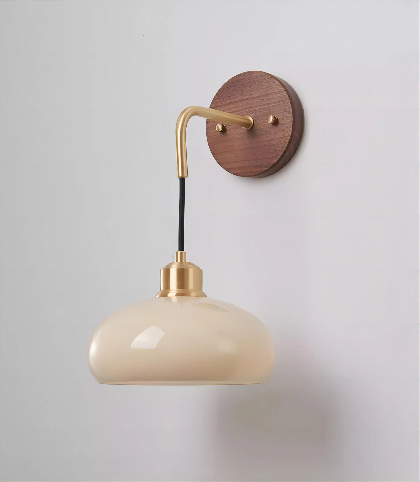 Avelena | WalnutEdge – Moderne Wandlampe aus Walnuss und Messing