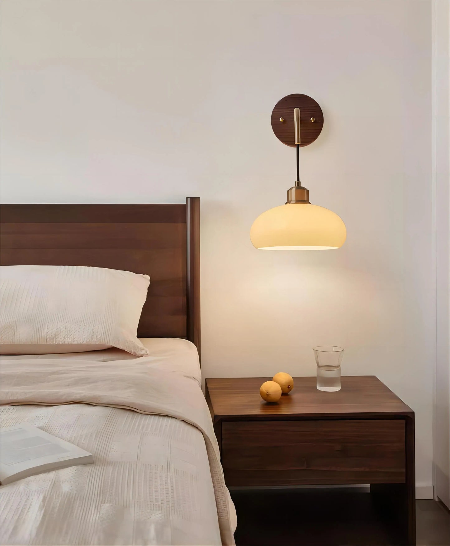 Avelena | WalnutEdge – Moderne Wandlampe aus Walnuss und Messing