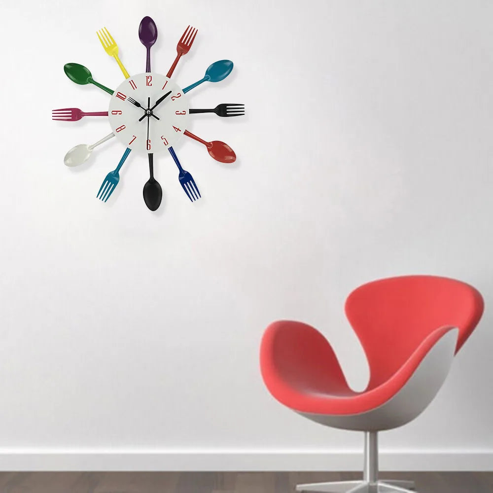 Avelena | Mehrfarbiges Besteck Wanduhren Design