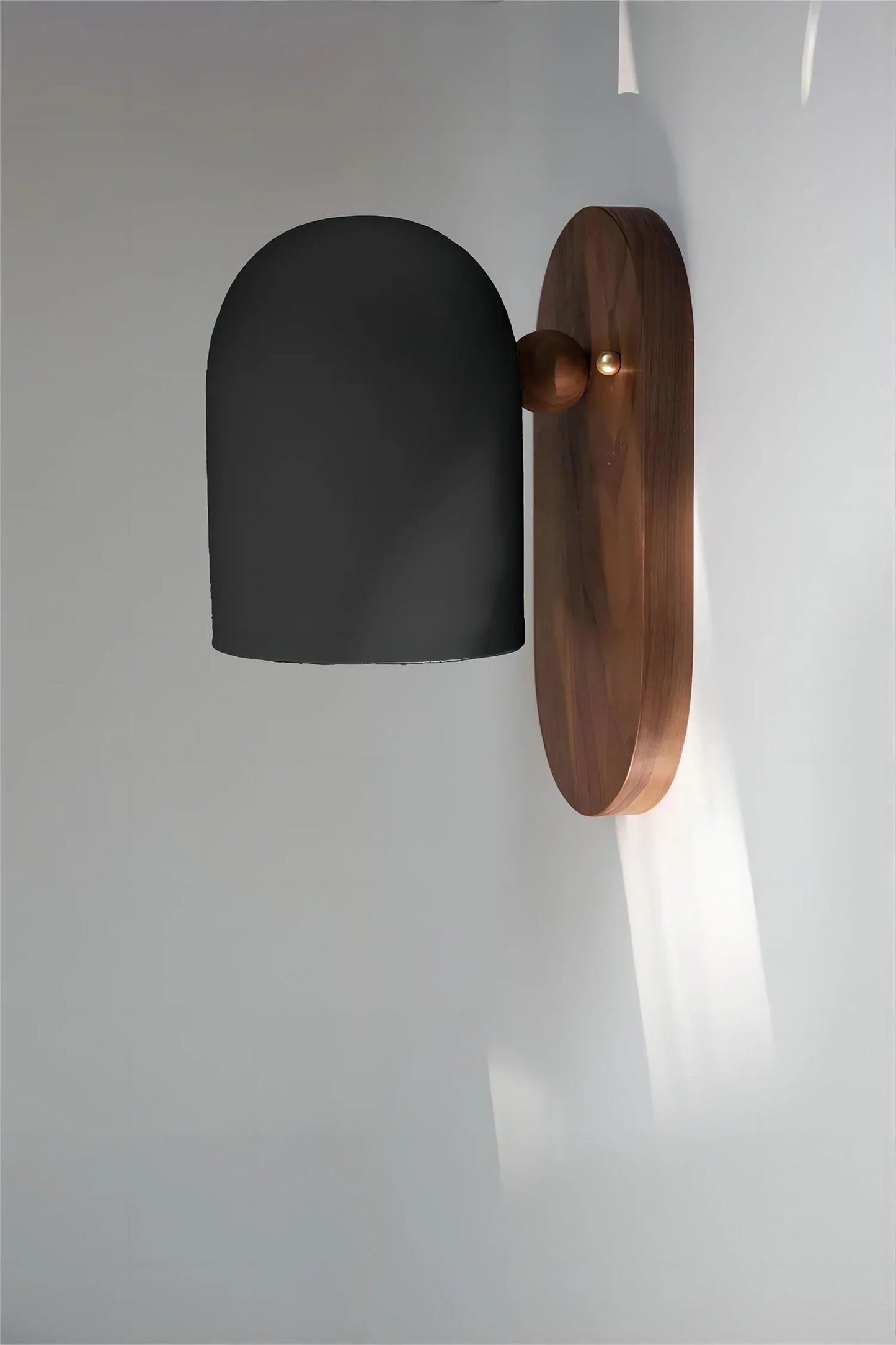 Avelena | TimberSoul – Wabi-Sabi Walnuss Wandleuchte für natürliche Atmosphäre