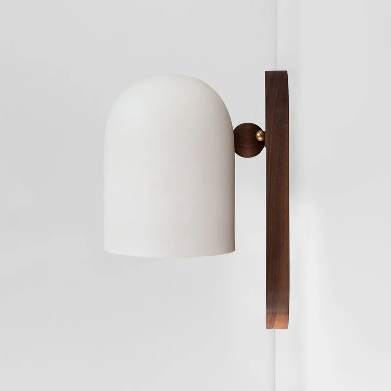 Avelena | TimberSoul – Wabi-Sabi Walnuss Wandleuchte für natürliche Atmosphäre