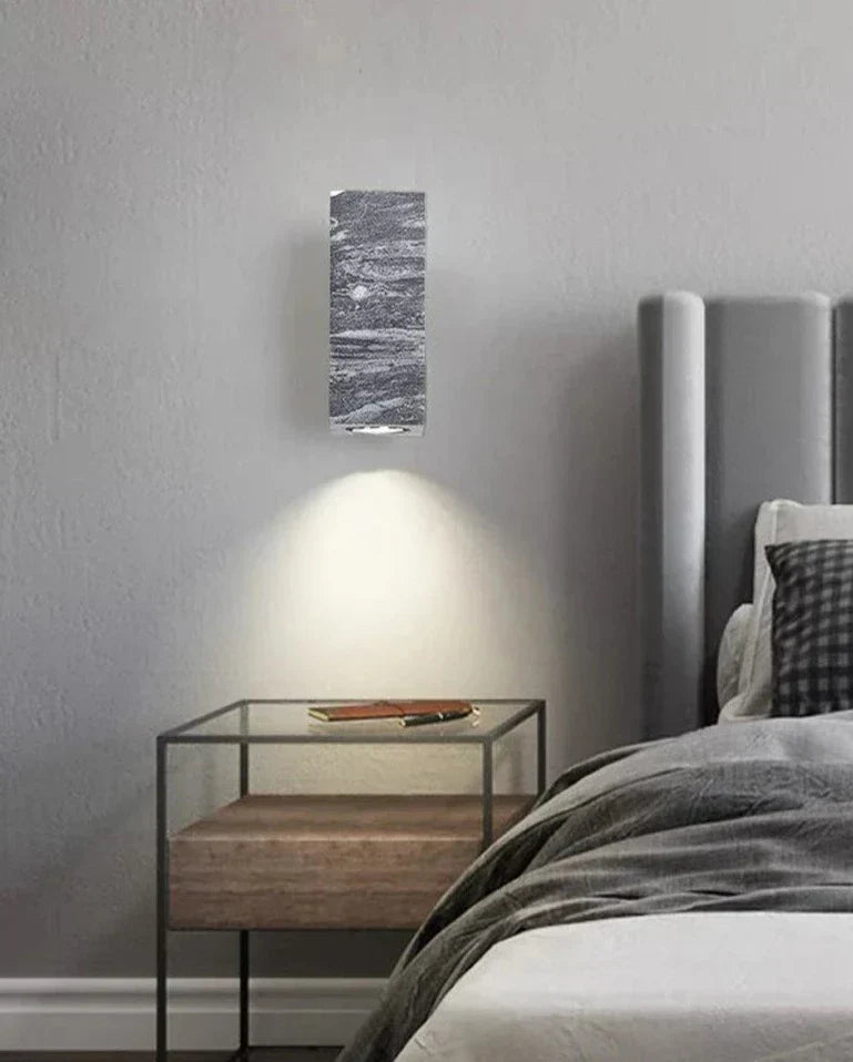 Avelena | ZenBeam – Graue Wabi-Sabi Wandleuchte für eine ruhige Atmosphäre