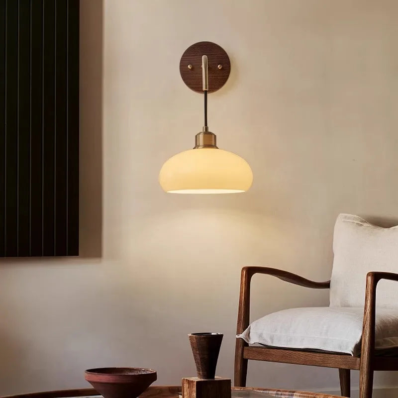 Avelena | WalnutEdge – Moderne Wandlampe aus Walnuss und Messing