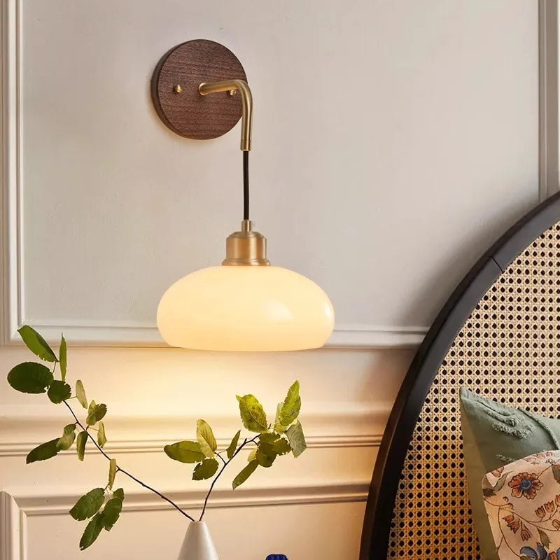 Avelena | WalnutEdge – Moderne Wandlampe aus Walnuss und Messing