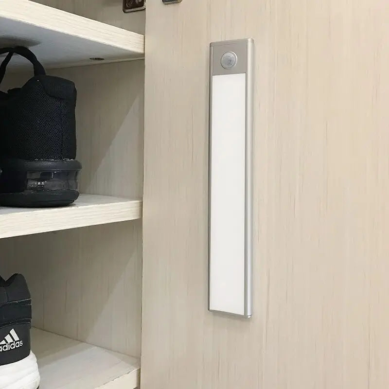 Avelena | USB wiederaufladbare Bewegungsmelderlampe