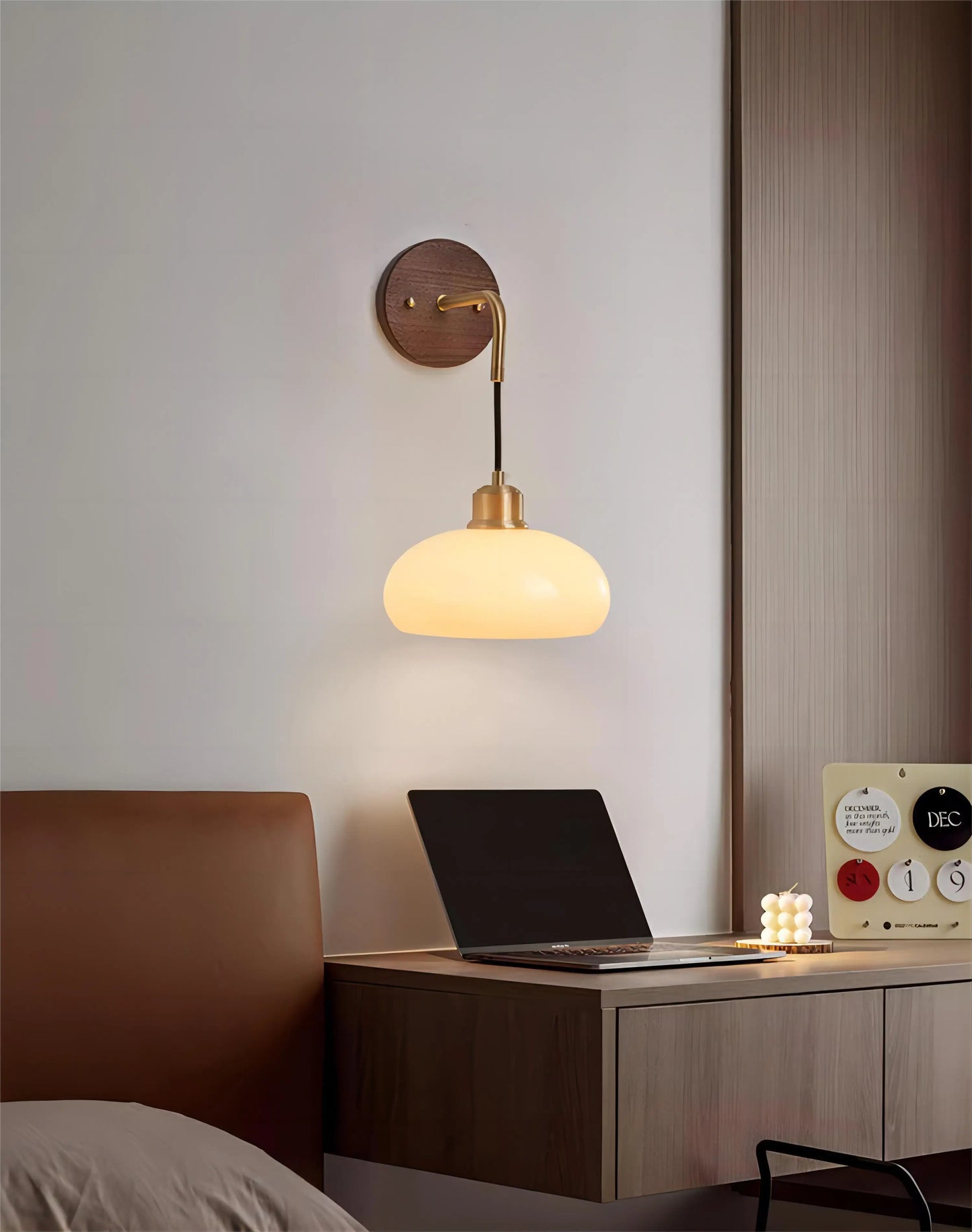 Avelena | WalnutEdge – Moderne Wandlampe aus Walnuss und Messing