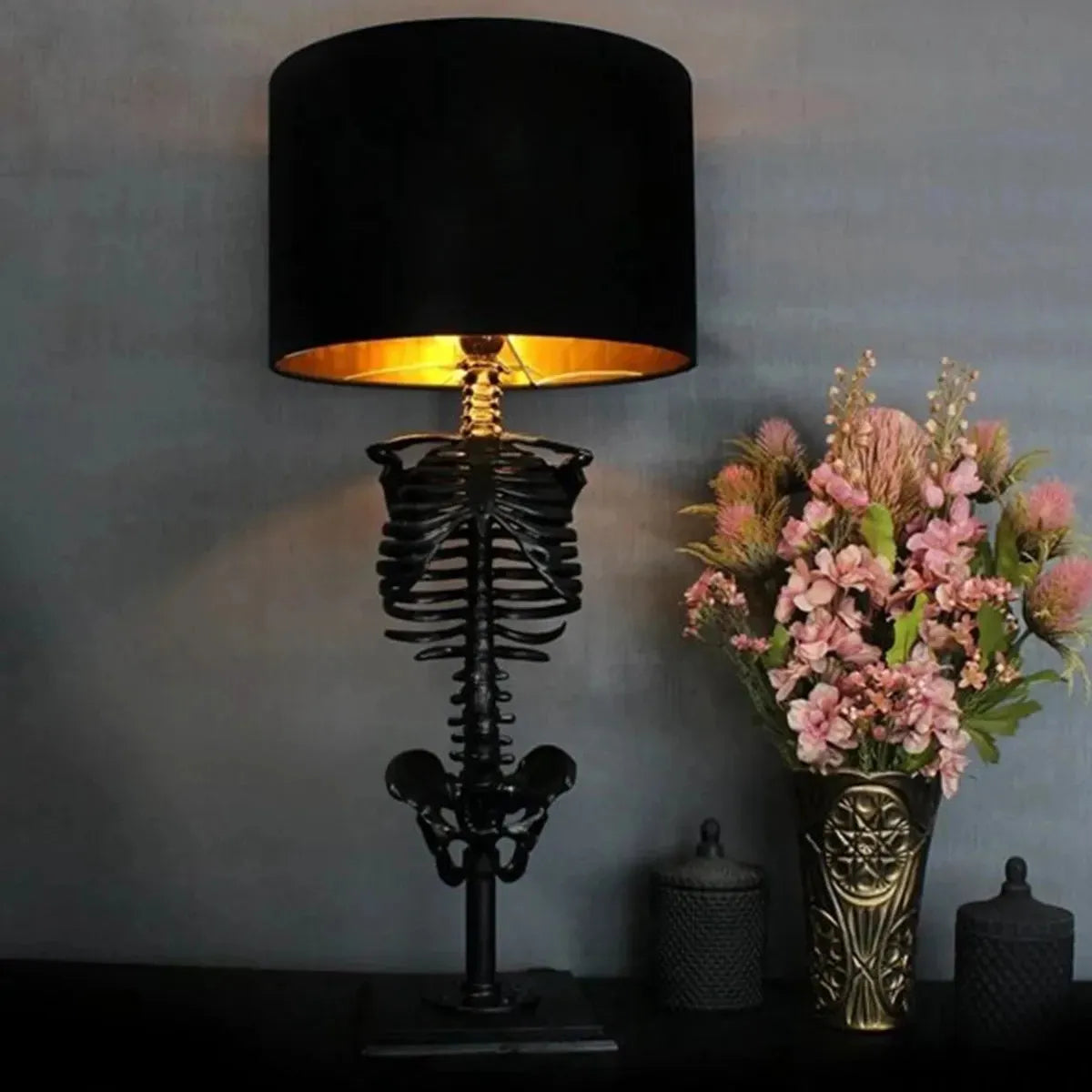 Avelena | Schädel Tisch Lampe Skelett Horror 3D Statue Kreative Party Ornament Prop Halloween Dekoration Atmosphäre Lampe Nachtlicht