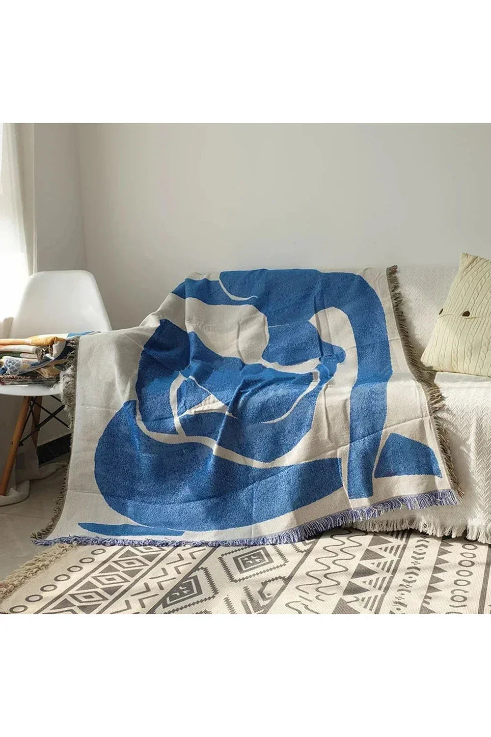 Avelena | Abstract Blue Muse Decke