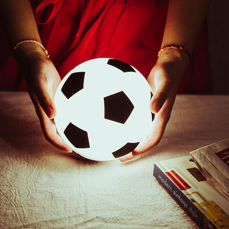 Avelena | Kreative Fußball Silikon LED Nachtlicht USB Lade Tischlampe