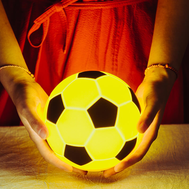 Avelena | Kreative Fußball Silikon LED Nachtlicht USB Lade Tischlampe