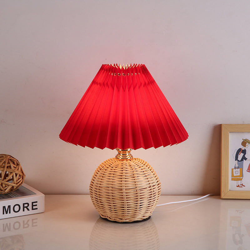 Avelena | RattaLume Nordic LED Tischlampe | Geflochtenes Rattan & Faltstoffschirm | Stimmungslicht | Deko fürs Schlafzimmer